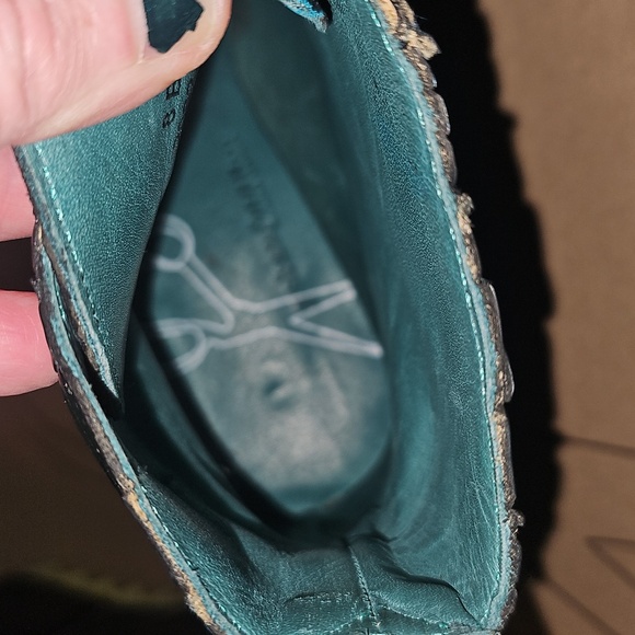 Pskaufman hallway with custom sole sz. 8 - Picture 6 of 8